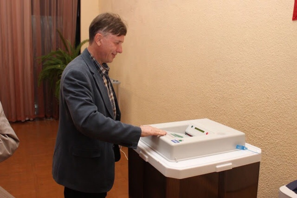 Депутат Псковской городской Думы Григорий Стороненков принял участие в голосовании