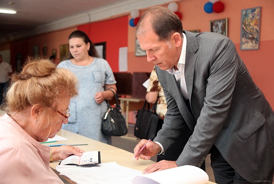 Как проходят выборы губернатора Псковской области