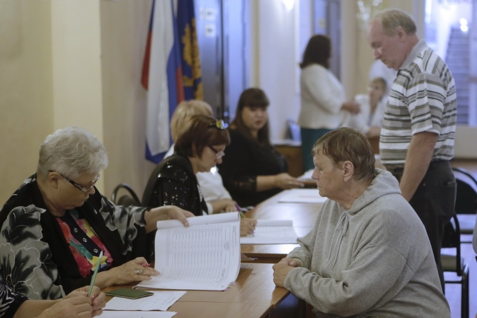 Михаил Ведерников ознакомился с ходом голосования на избирательных участках
