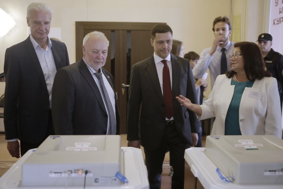 Михаил Ведерников ознакомился с ходом голосования на избирательных участках