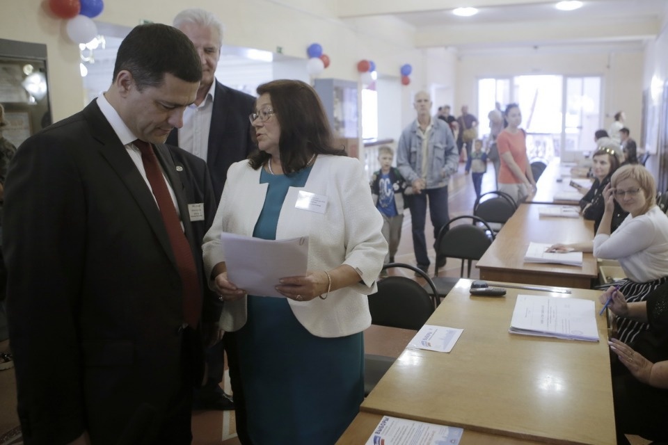 Михаил Ведерников ознакомился с ходом голосования на избирательных участках