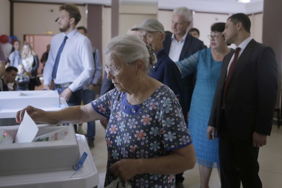 Михаил Ведерников ознакомился с ходом голосования на избирательных участках