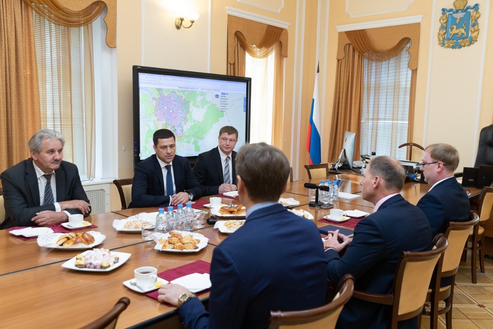 Объединить наказы избирателей предложил Михаил Ведерников бывшим оппонентам по губернаторским выборам