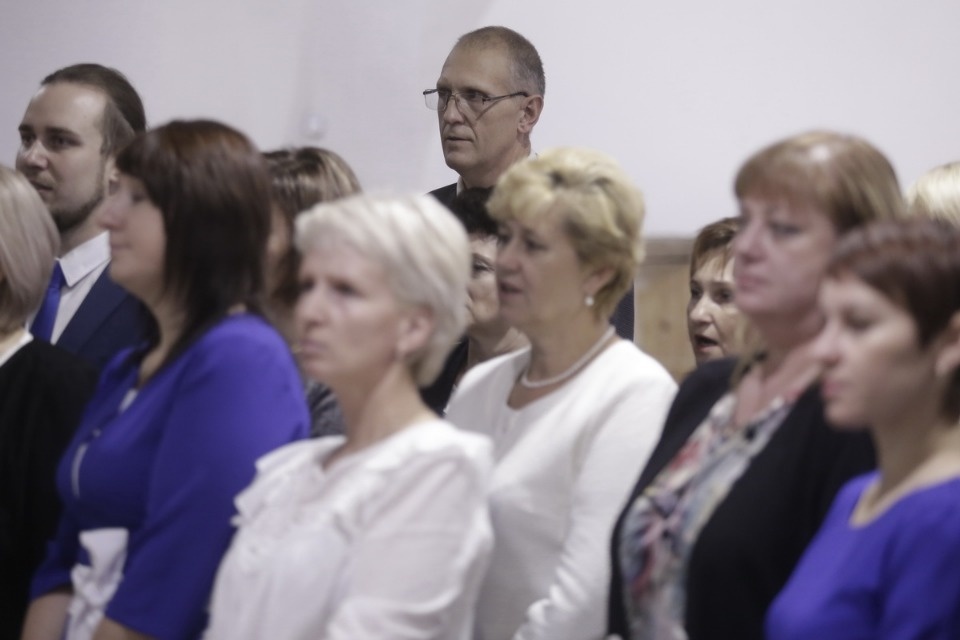 Михаил Ведерников вручил награды лучшим педагогам Псковской области