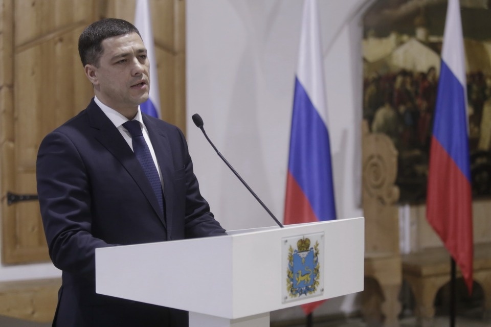 Михаил Ведерников вручил награды лучшим педагогам Псковской области