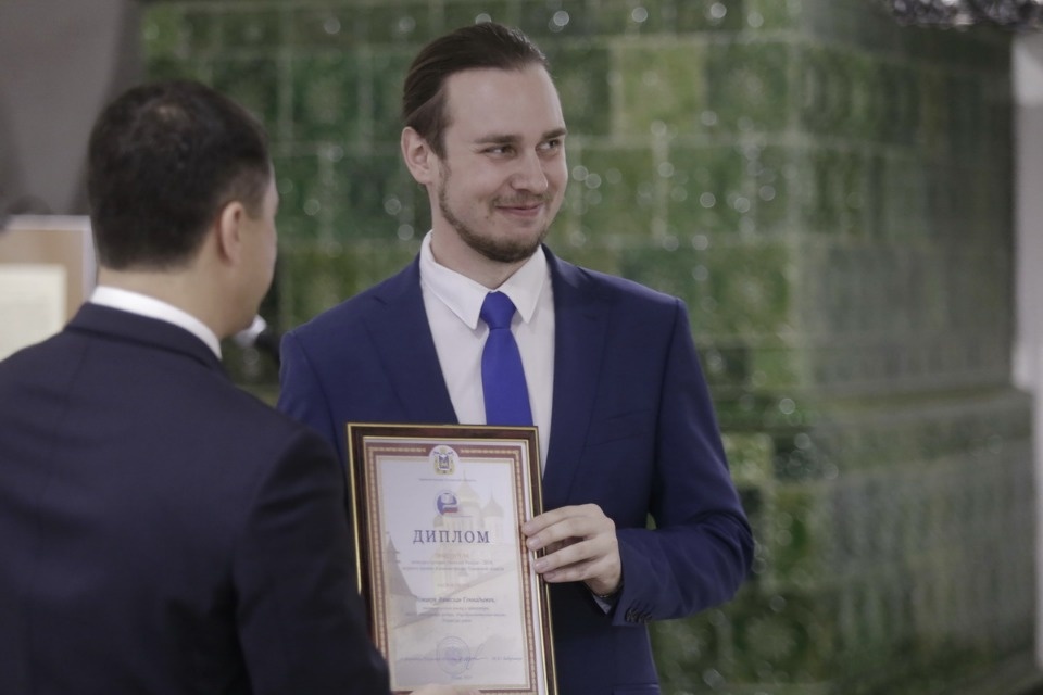 Михаил Ведерников вручил награды лучшим педагогам Псковской области