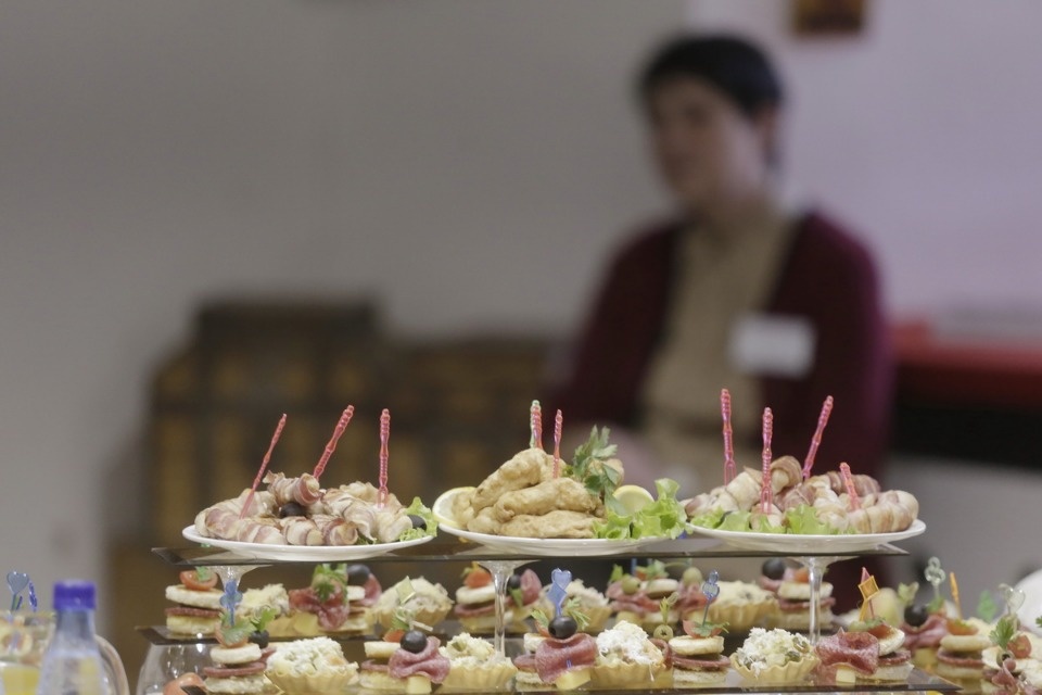 Михаил Ведерников вручил награды лучшим педагогам Псковской области