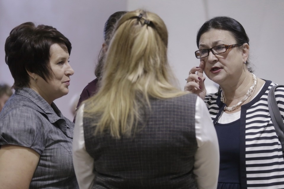 Михаил Ведерников вручил награды лучшим педагогам Псковской области