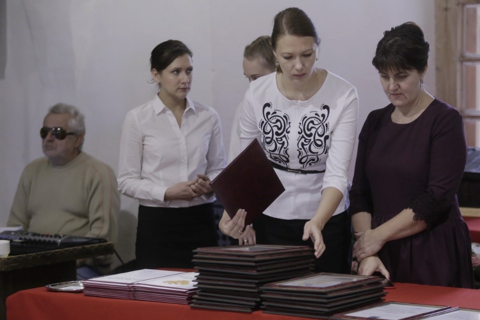 Михаил Ведерников вручил награды лучшим педагогам Псковской области