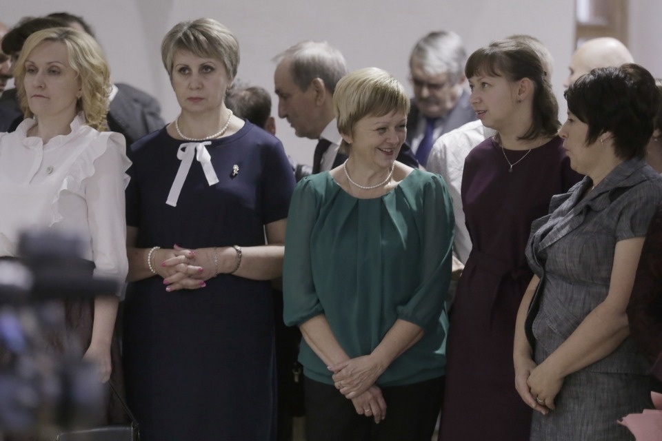 Михаил Ведерников вручил награды лучшим педагогам Псковской области