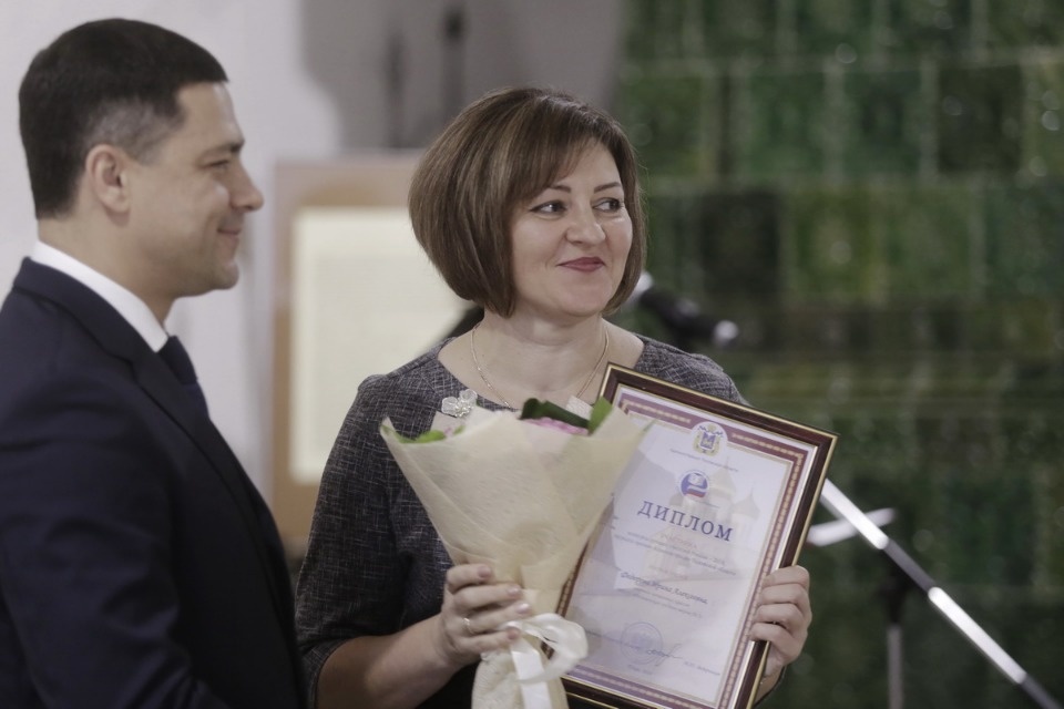 Михаил Ведерников вручил награды лучшим педагогам Псковской области