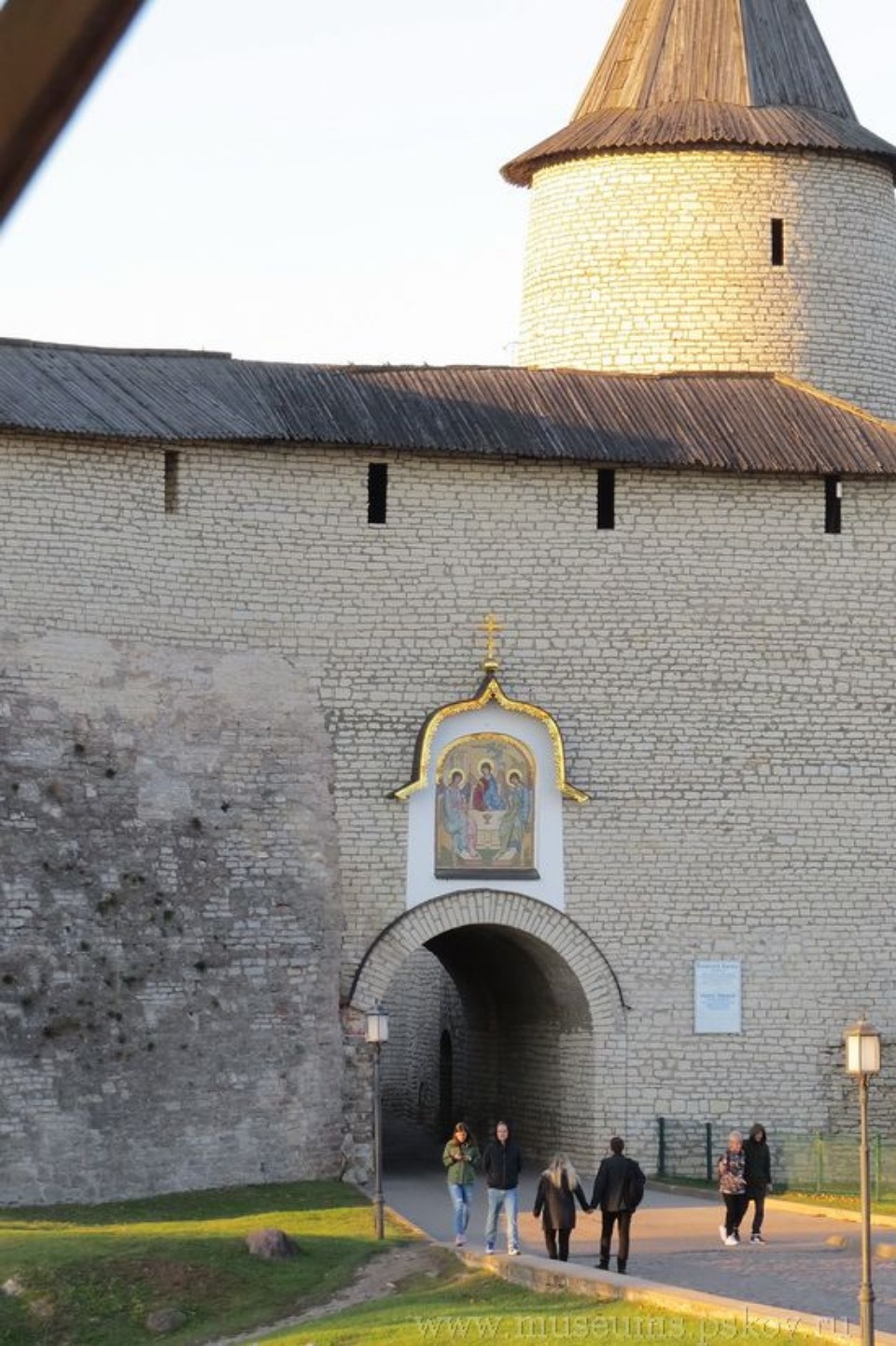 В Приказной палате прошла презентация книги о художнике Евгении Климове В Приказной палате прошла презентация книги о художнике Евгении Климове