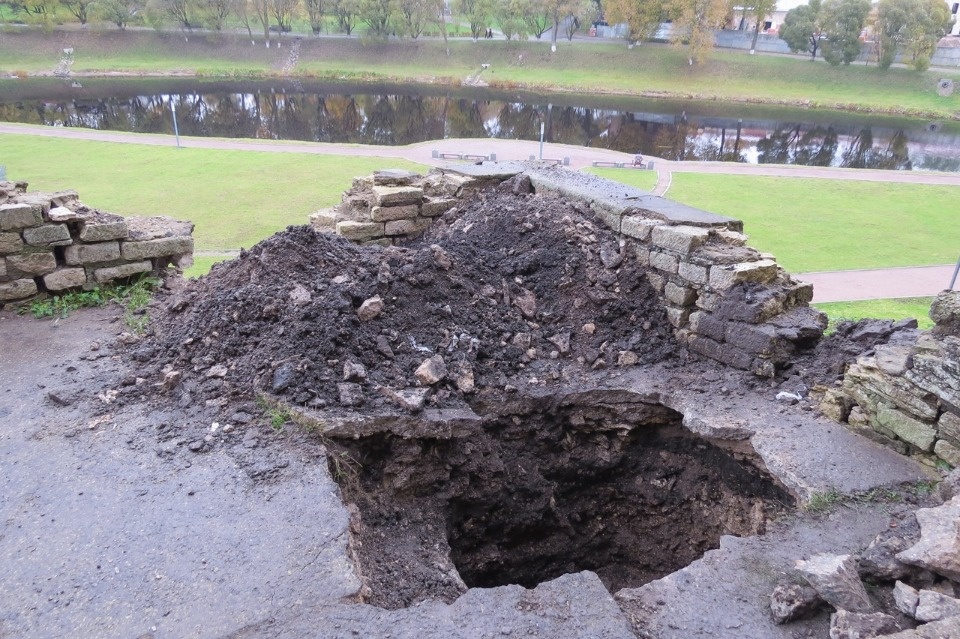 Началось восстановление сорванной в 2015 году кровли за Троицким собором (ФОТО)