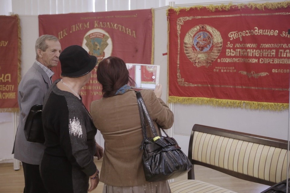 Выставка, посвященная 100-летию комсомола Выставка, посвященная 100-летию комсомола