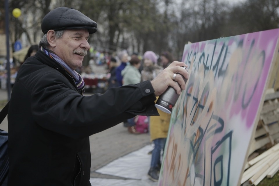 Псковичи отмечают праздник стрит-артом