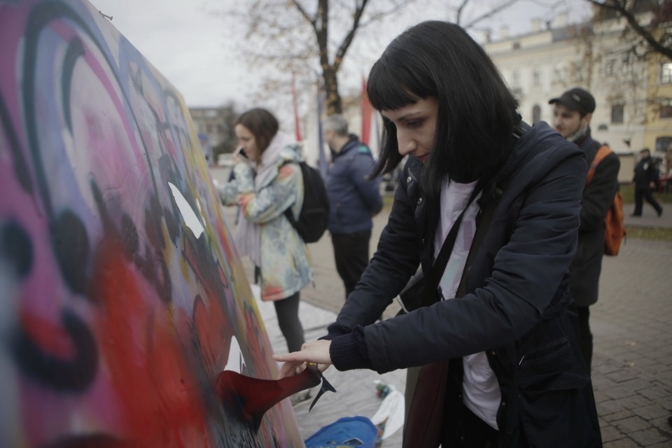 Псковичи отмечают праздник стрит-артом
