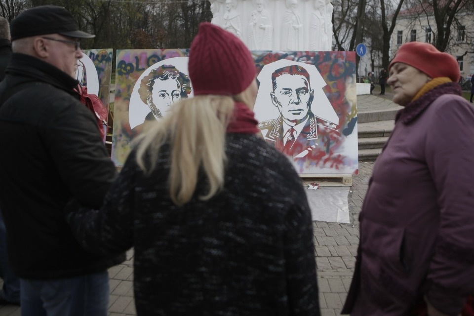 Псковичи отмечают праздник стрит-артом