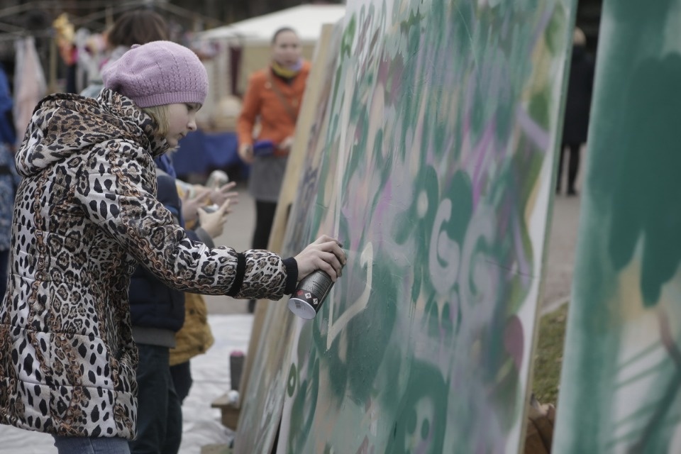 Псковичи отмечают праздник стрит-артом