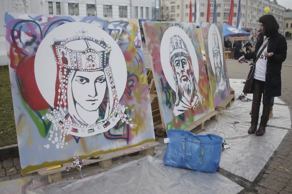 Псковичи отмечают праздник стрит-артом