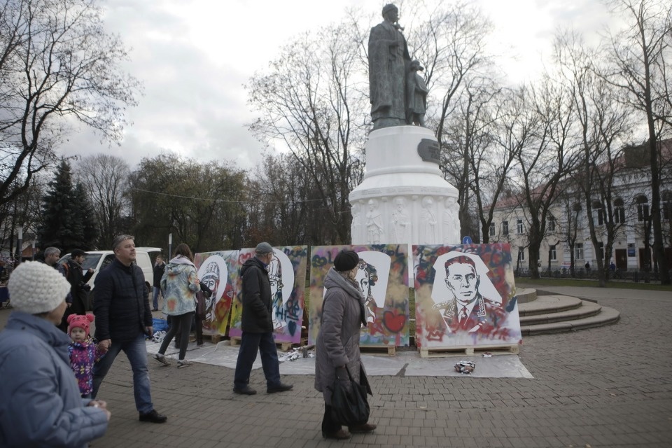Псковичи отмечают праздник стрит-артом