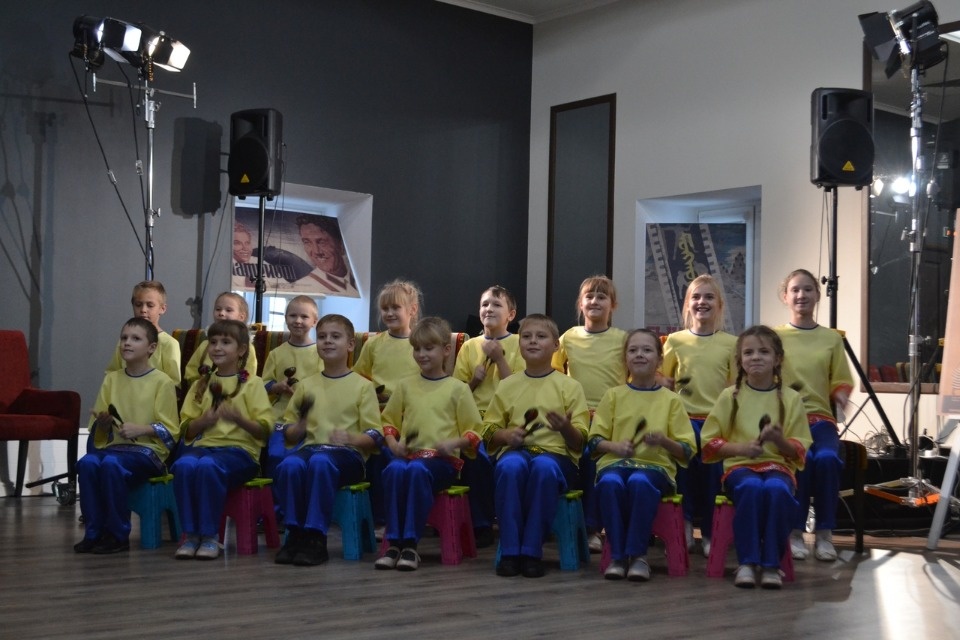 Дети из Палкинского района сыграли на ложках на киностудии «Ленфильм»