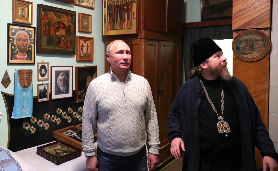 Владимир Путин посетил Свято-Успенский Псково-Печерский монастырь Владимир Путин посетил Свято-Успенский Псково-Печерский монастырь