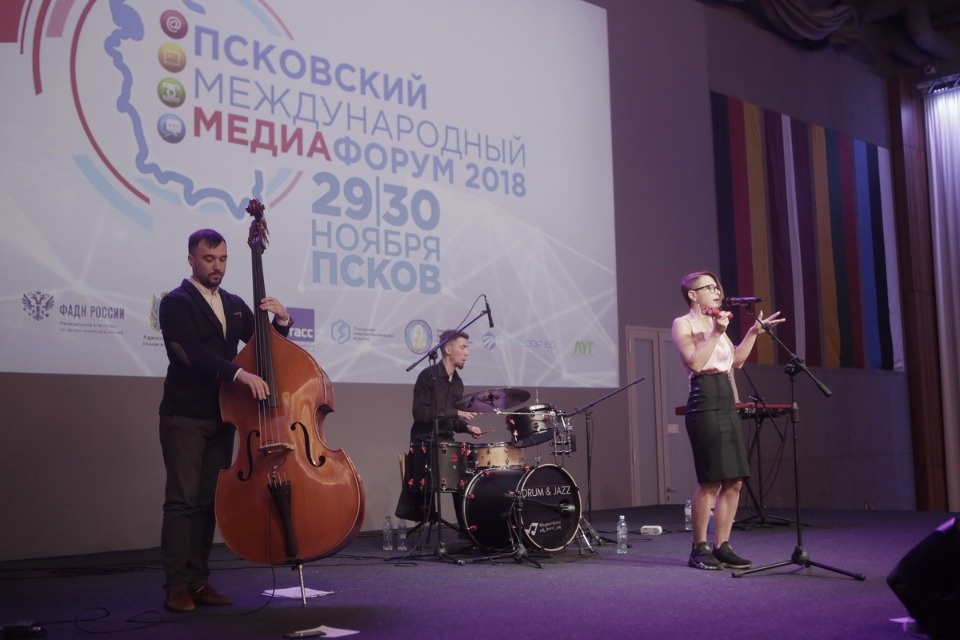 Награждение участников Псковского международного Медиафорума Награждение участников Псковского международного Медиафорума