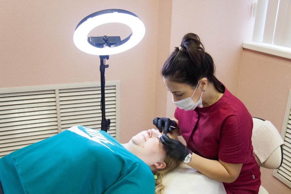 Косметолог Анастасия Петелина: Правильная коррекция бровей способна омолодить лицо