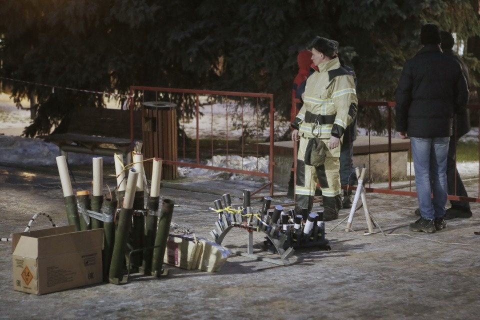 На главной городской ёлке Пскова зажгли огни