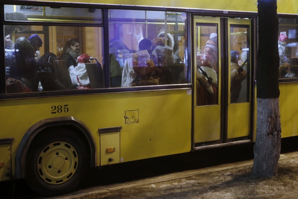 На главной городской ёлке Пскова зажгли огни