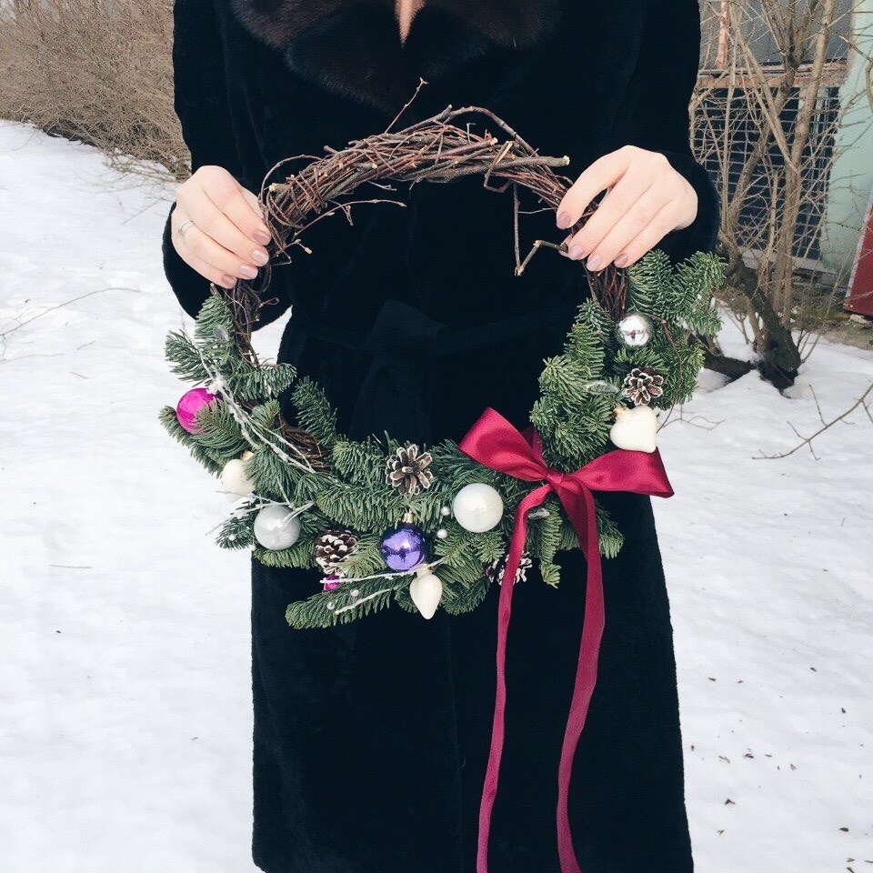 Flowerbar: Наши мастера-флористы делают особенные украшения из датской ели