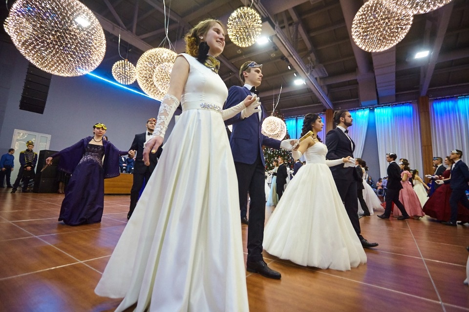 Зимний студенческий бал-маскарад