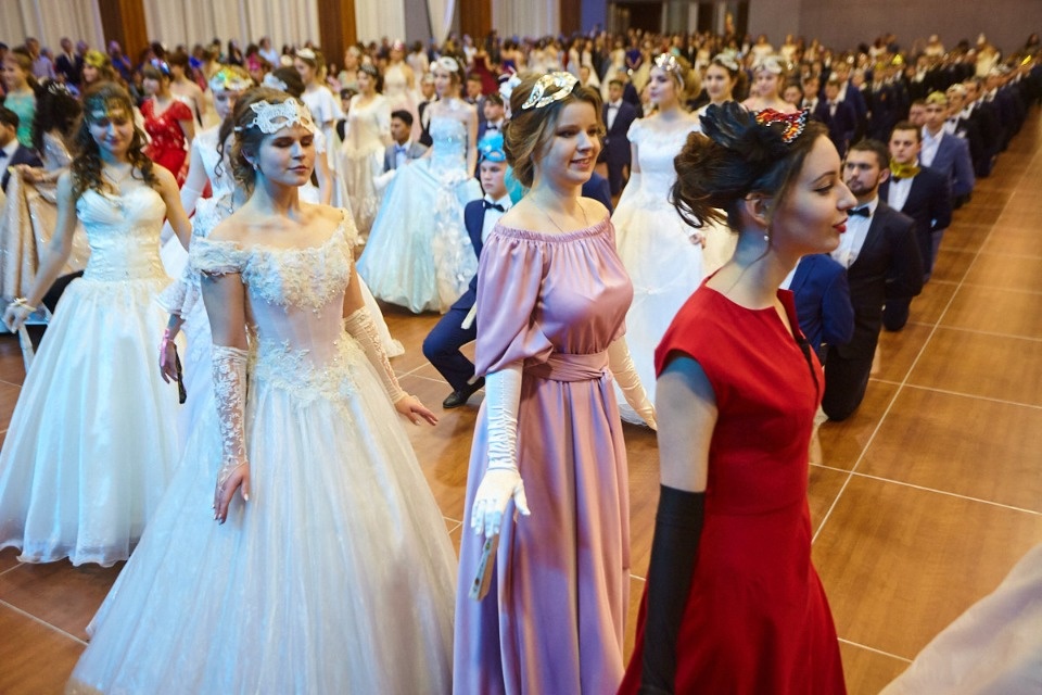 Зимний студенческий бал-маскарад