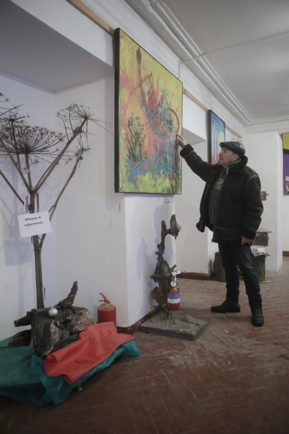 Выставка «Жесть от Шарипова и Цветочки от Жбанова» Выставка «Жесть от Шарипова и Цветочки от Жбанова»