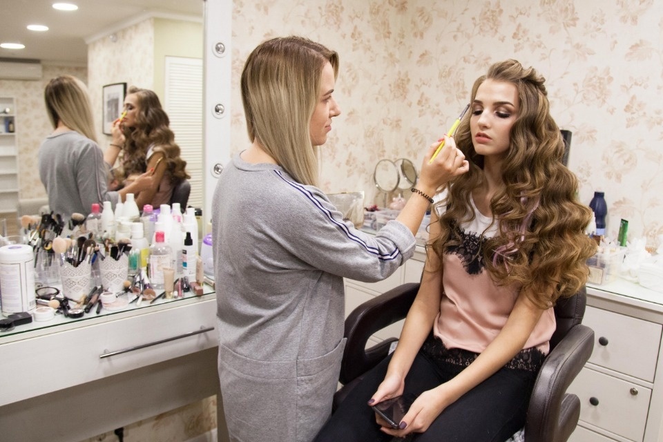 Ольга Новичкова: Создать яркий праздничный образ поможет макияж с акцентом на глаза 