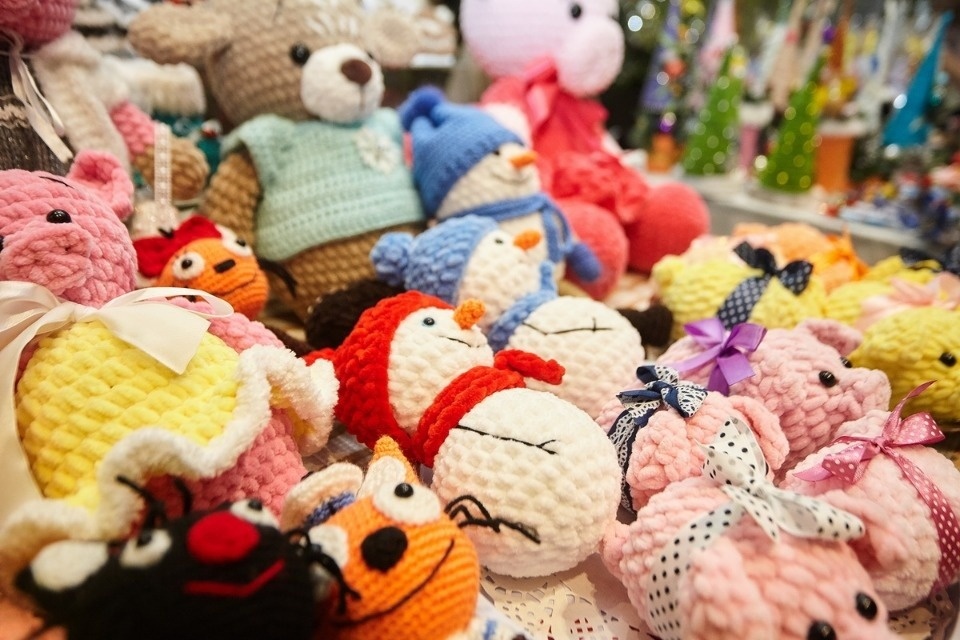 Псковичи два дня могут купить подарки на рождественской ярмарке в «Акваполисе»