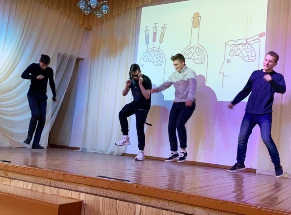 Социальный спектакль о вреде наркотиков показали псковским школьникам