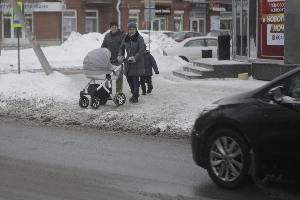 Как убирают снег в Пскове этой зимой