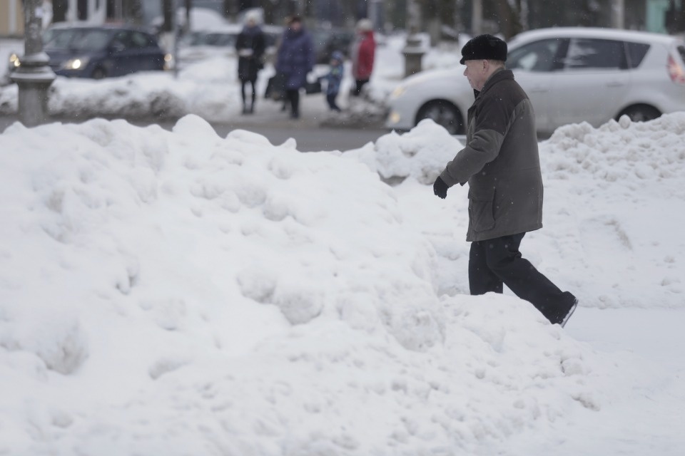 Как убирают снег в Пскове этой зимой