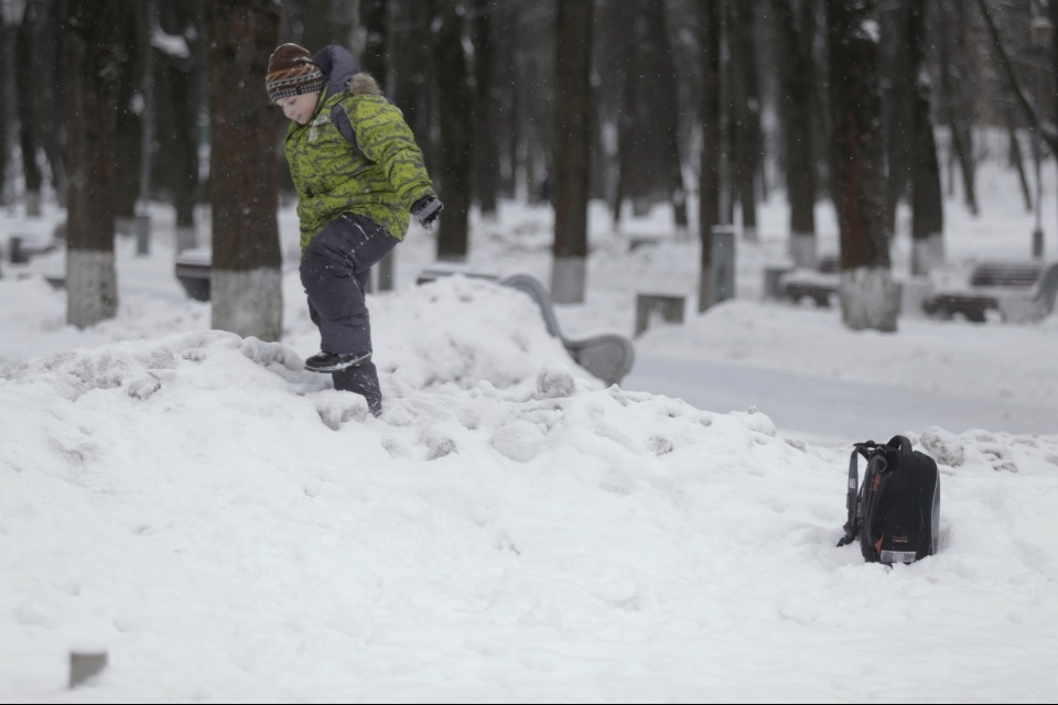Как убирают снег в Пскове этой зимой