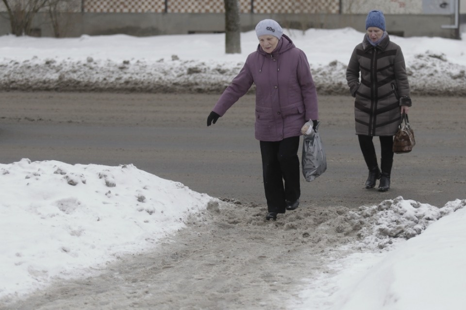 Как убирают снег в Пскове этой зимой