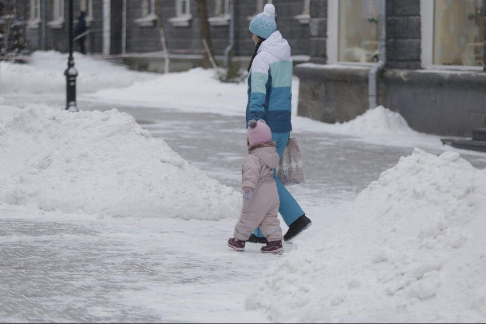 Как убирают снег в Пскове этой зимой