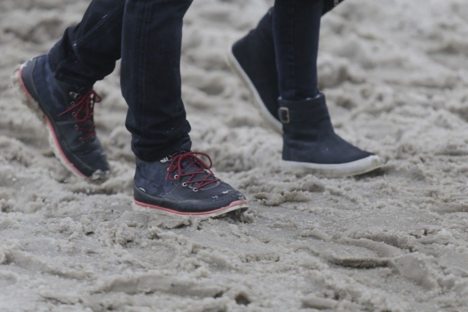 Как убирают снег в Пскове этой зимой