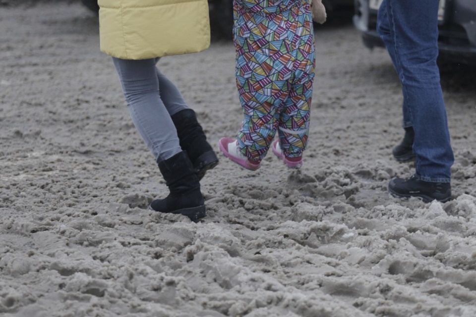 Как убирают снег в Пскове этой зимой