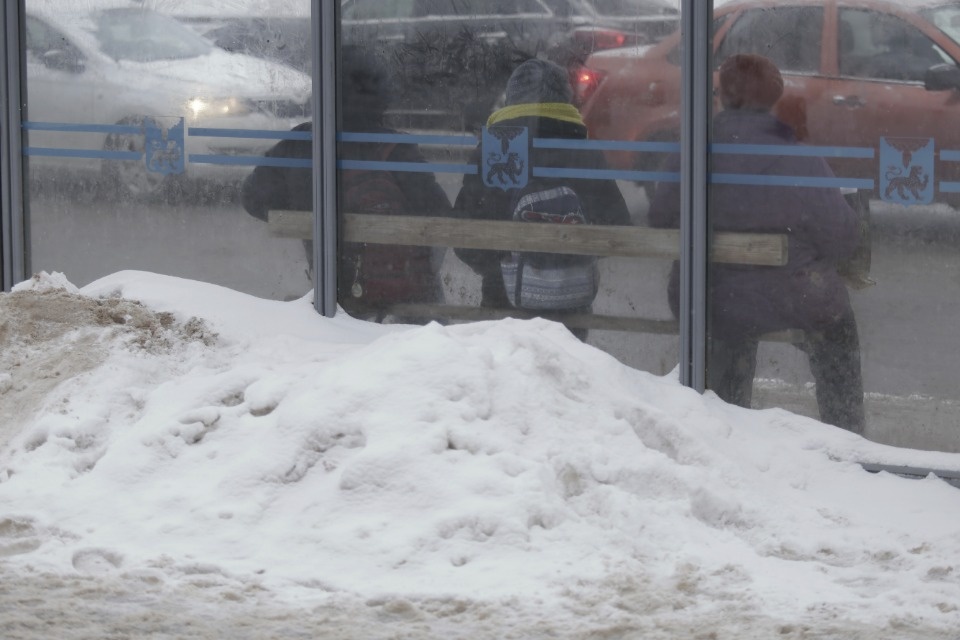 Как убирают снег в Пскове этой зимой