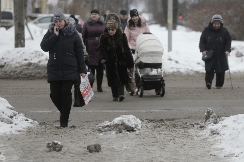 Как убирают снег в Пскове этой зимой