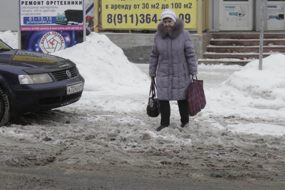 Как убирают снег в Пскове этой зимой