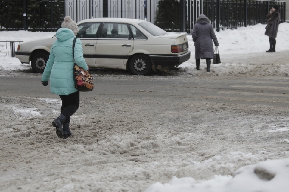 Как убирают снег в Пскове этой зимой