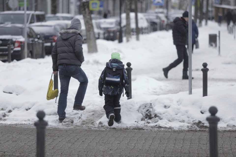 Как убирают снег в Пскове этой зимой