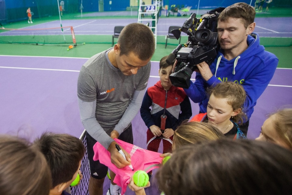 Легендарный Михаил Южный преподал урок псковским теннисистам Легендарный Михаил Южный преподал урок псковским теннисистам